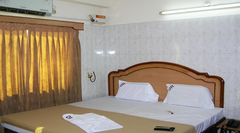 Hotel Durga Residency Tirupati Habitación foto