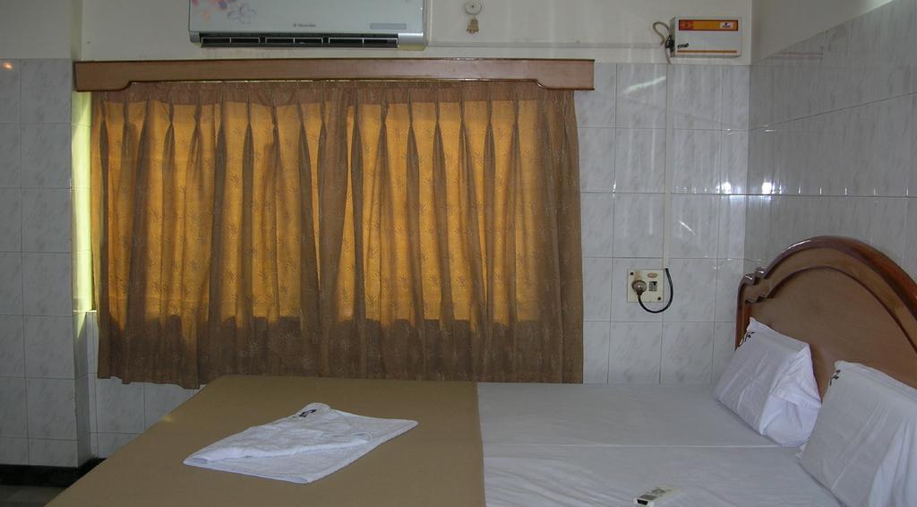 Hotel Durga Residency Tirupati Habitación foto
