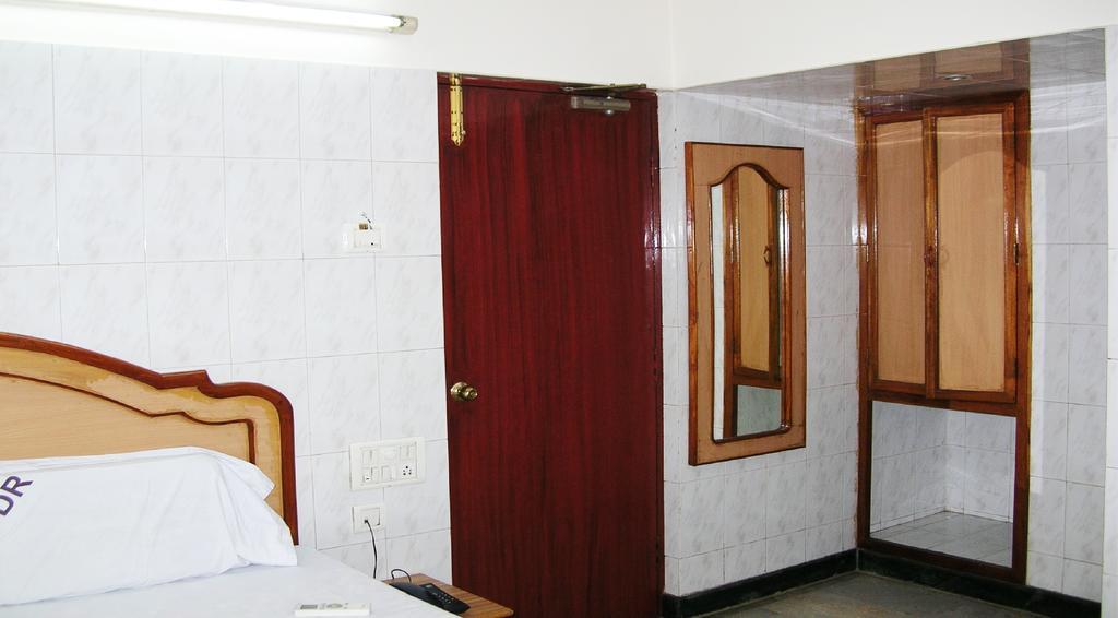 Hotel Durga Residency Tirupati Habitación foto