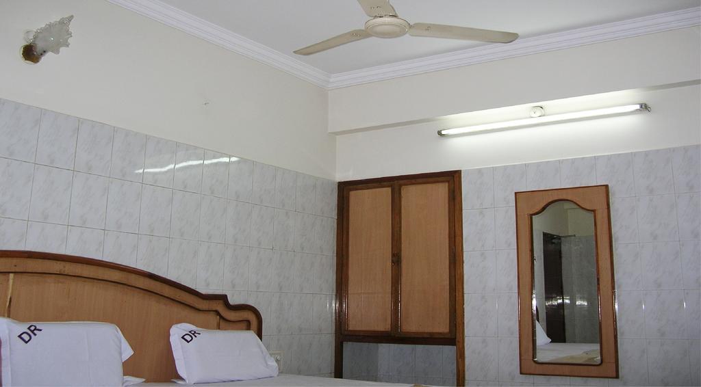 Hotel Durga Residency Tirupati Habitación foto