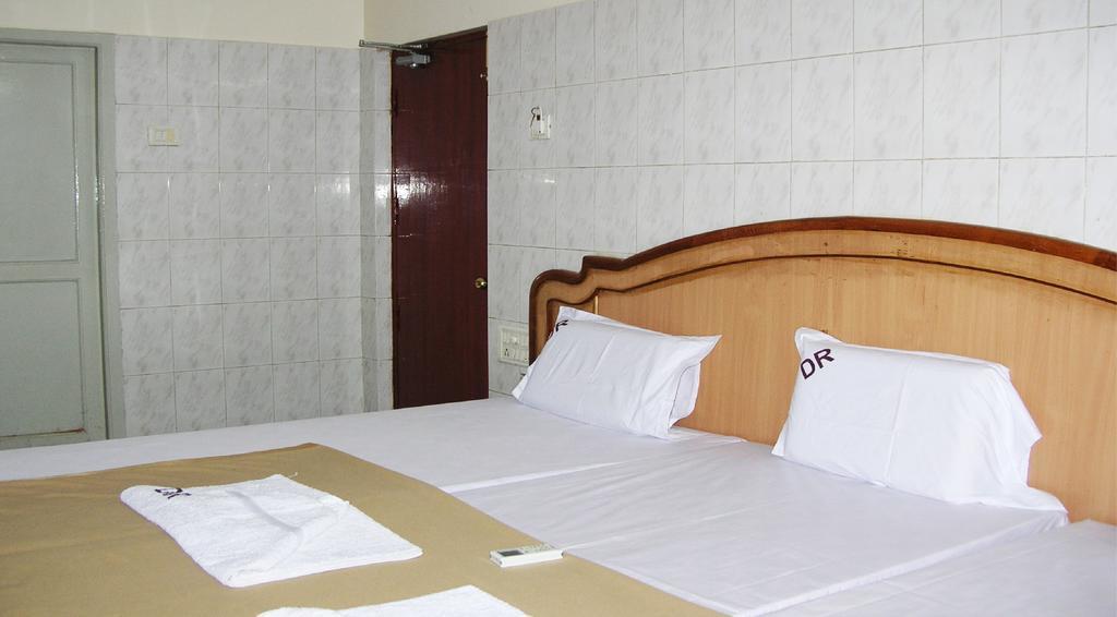 Hotel Durga Residency Tirupati Habitación foto